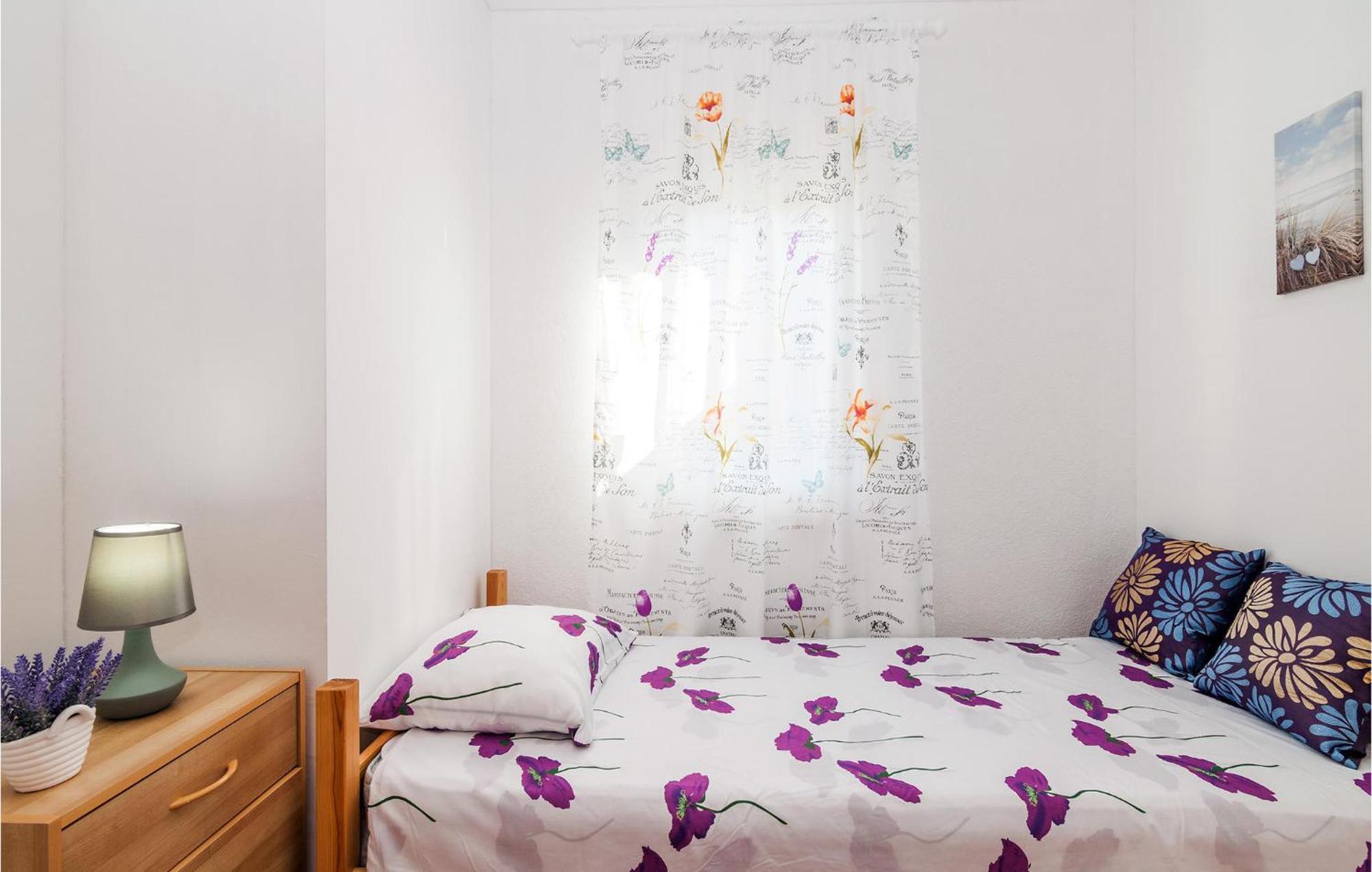 Nice Apartment In Vinjerac With Kitchen Екстериор снимка