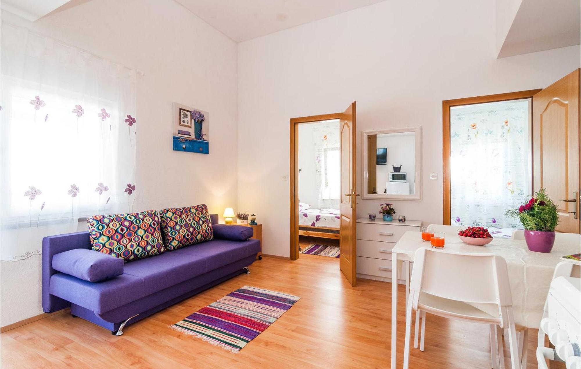 Nice Apartment In Vinjerac With Kitchen Екстериор снимка